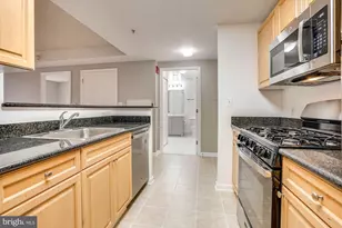 2726 Gallows Rd, Vienna, VA 22180 - Photo 5