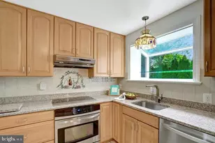 4902 Ravensworth Rd, Annandale, VA 22003 - Photo 9