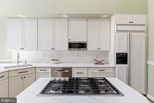 2028 Spring Branch Dr, Vienna, VA 22181 - Photo 23