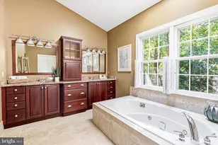 2028 Spring Branch Dr, Vienna, VA 22181 - Photo 31