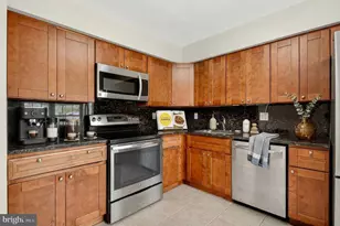7677 Sheffield Village Ln, Lorton, VA 22079 - Photo 7