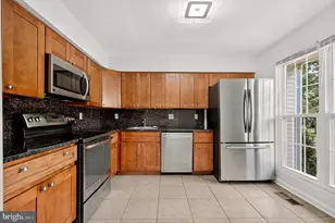 7677 Sheffield Village Ln, Lorton, VA 22079 - Photo 5