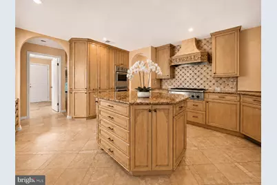 2094 Hunters Crest Way, Vienna, VA 22181 - Photo 11