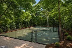 2094 Hunters Crest Way, Vienna, VA 22181 - Photo 5
