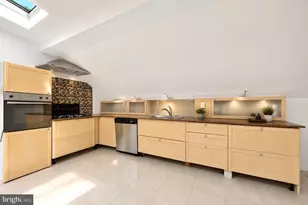 2094 Hunters Crest Way, Vienna, VA 22181 - Photo 19