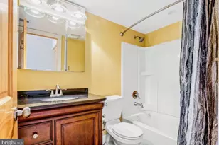 9718 Kingsbridge Dr, Fairfax, VA 22031 - Photo 5