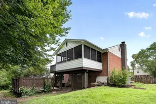 4016 Mapleton Dr, Chantilly, VA 20151 - Photo 5