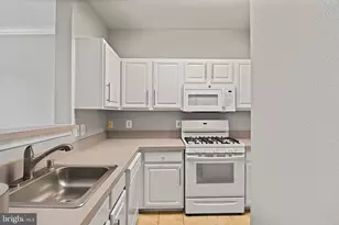 13122 Marcey Creek Rd, Herndon, VA 20171 - Photo 11