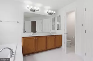 7348 Bloomington Ct, Springfield, VA 22150 - Photo 33