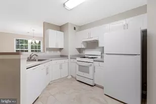 12747 Fair Briar Ln, Fairfax, VA 22033 - Photo 11