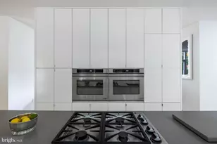 6016 Chesterbrook Rd, McLean, VA 22101 - Photo 13