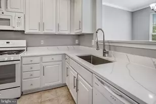 2426 Coopers Branch Ct, Herndon, VA 20171 - Photo 11