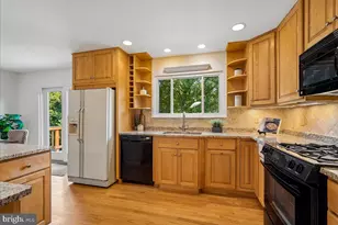 13479 Old Dairy Ct, Herndon, VA 20171 - Photo 15