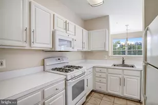 2433 Coopers Branch Ct, Herndon, VA 20171 - Photo 13