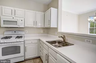 2433 Coopers Branch Ct, Herndon, VA 20171 - Photo 15