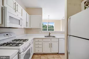 2433 Coopers Branch Ct, Herndon, VA 20171 - Photo 15