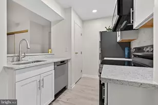 5757 Rexford Ct, Springfield, VA 22152 - Photo 9