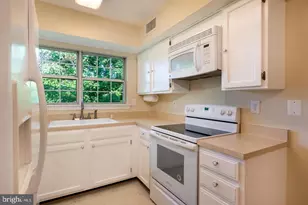 7717 Inversham Dr, Falls Church, VA 22042 - Photo 5