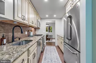 1518 Farsta Ct, Reston, VA 20190 - Photo 11