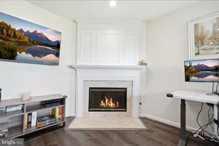 8248 Catbird Cir, Lorton, VA 22079 - Photo 7