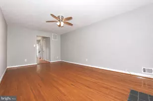 6611 Rosecroft Pl, Falls Church, VA 22043 - Photo 5