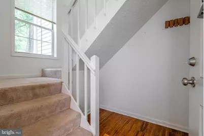 7660 Willow Point Drive, Falls Church, VA 22042 - Photo 3