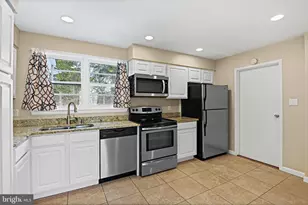 6926 Whitehall Pl, McLean, VA 22101 - Photo 9