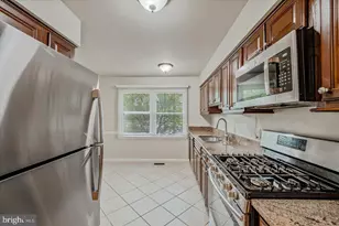7177 Lake Cove Dr, Alexandria, VA 22315 - Photo 11