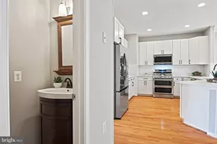 13102 Forest Mist Ln, Fairfax, VA 22033 - Photo 9
