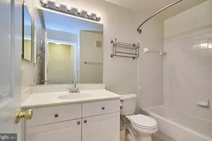 12827 Fair Briar Ln, Fairfax, VA 22033 - Photo 15