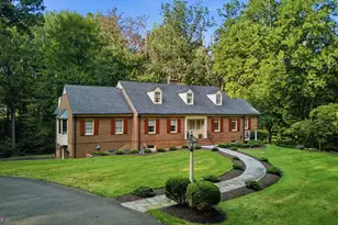 9187 Old Dominion Dr, McLean, VA 22102 - Photo 3