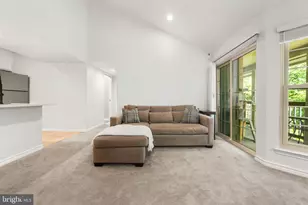12151 Penderview Ln, Fairfax, VA 22033 - Photo 5