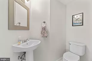 7009 Metropolitan Pl, Falls Church, VA 22043 - Photo 9