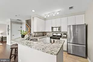 7009 Metropolitan Pl, Falls Church, VA 22043 - Photo 7