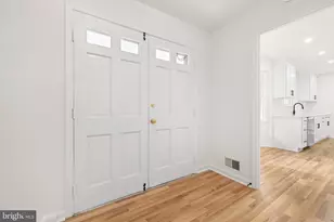 9002 Teddy Rae Ct, Springfield, VA 22152 - Photo 5