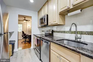 6295 Hillary Ct, Alexandria, VA 22315 - Photo 11