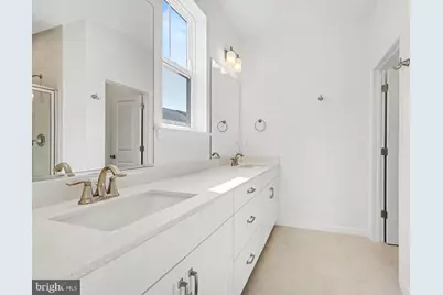 13704 Aviation Place, Herndon, VA 20171 - Photo 7