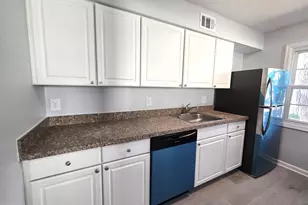 9640 Hagel Cir, Lorton, VA 22079 - Photo 3