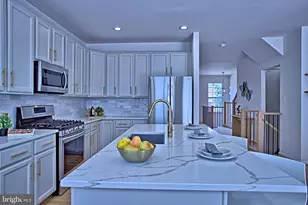 14679 Seasons Dr, Centreville, VA 20120 - Photo 5