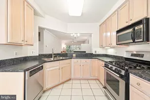 8856 Ashgrove House Ln, Vienna, VA 22182 - Photo 7