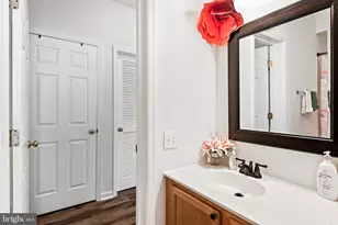 8202 Catbird Cir, Lorton, VA 22079 - Photo 19