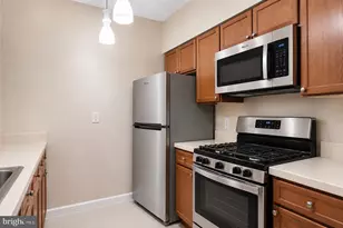 2204 Westcourt Ln, Herndon, VA 20170 - Photo 3