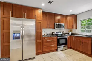 1851 Wainwright Dr, Reston, VA 20190 - Photo 9
