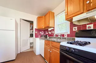 5818 Fifer Dr, Alexandria, VA 22303 - Photo 9