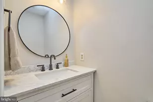 6319 Mary Todd Ct, Centreville, VA 20121 - Photo 9