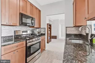 5947 Founders Hill Dr, Alexandria, VA 22310 - Photo 17