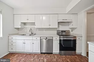 2908 Jermantown Rd, Oakton, VA 22124 - Photo 17