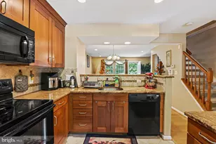 6586 Skylemar Trail, Centreville, VA 20121 - Photo 7