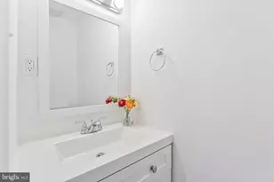 9599 Blake Park Ct, Fairfax, VA 22031 - Photo 13