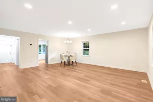 9599 Blake Park Ct, Fairfax, VA 22031 - Photo 5